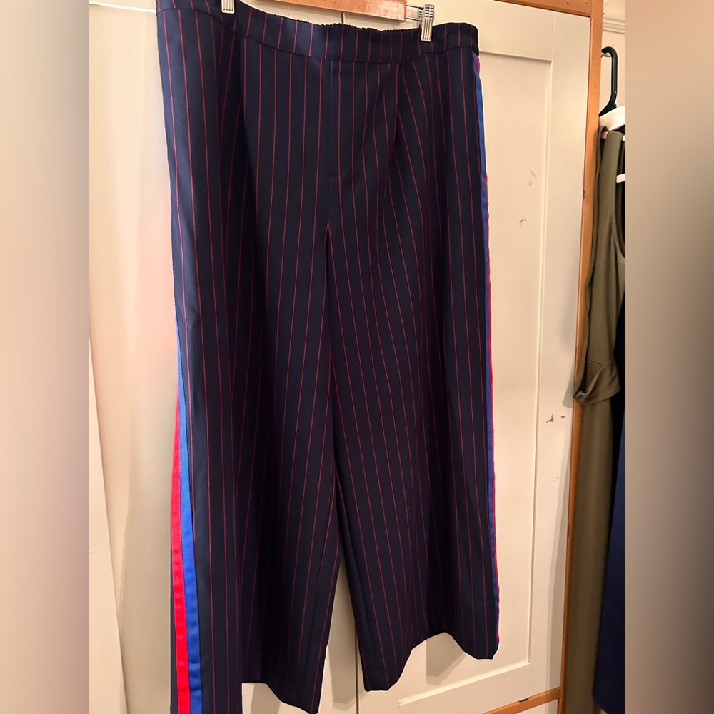 La ligne women’s wide leg trousers with side leg stripe. 1X great condition